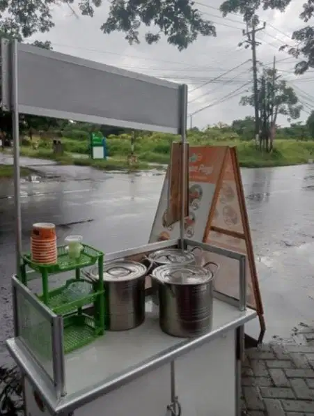 Penjaga Booth Bubur Bayi Nayz Kota Serang