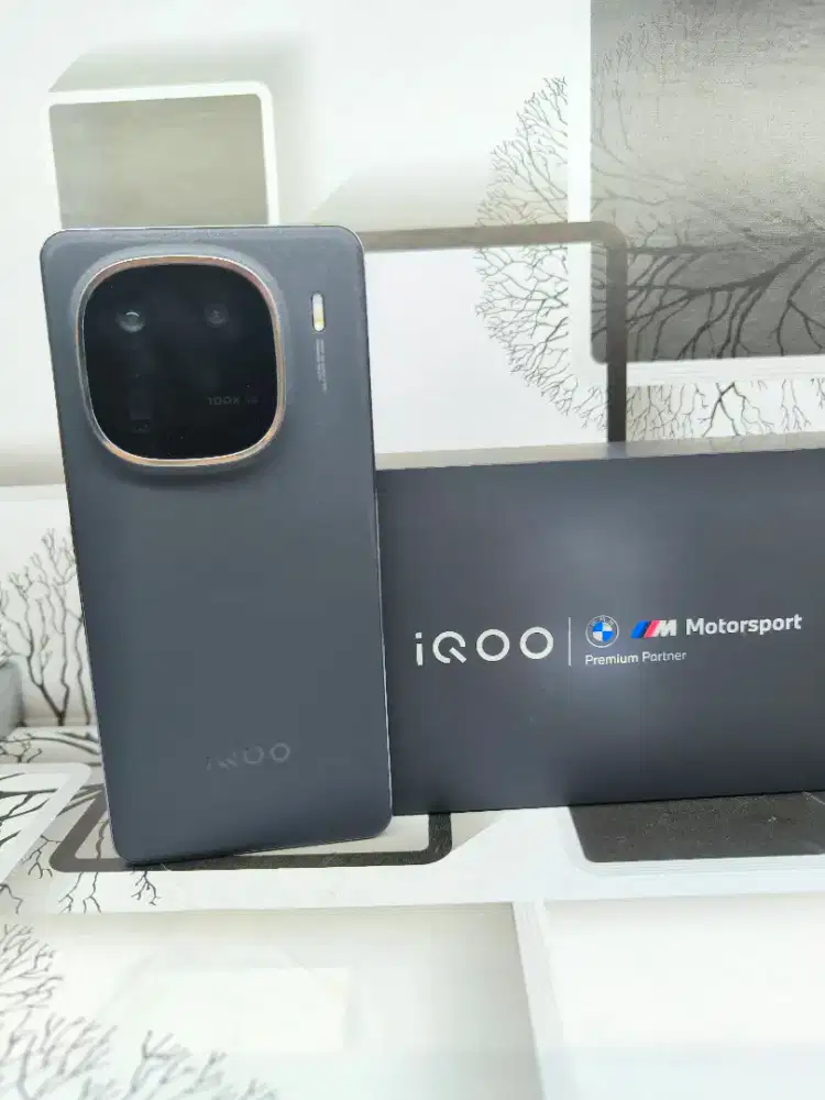 IQOO 12 16+16/512Gb resmi