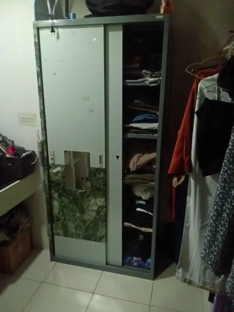 Lemari besi bisa untuk simpan  berkas dikantor