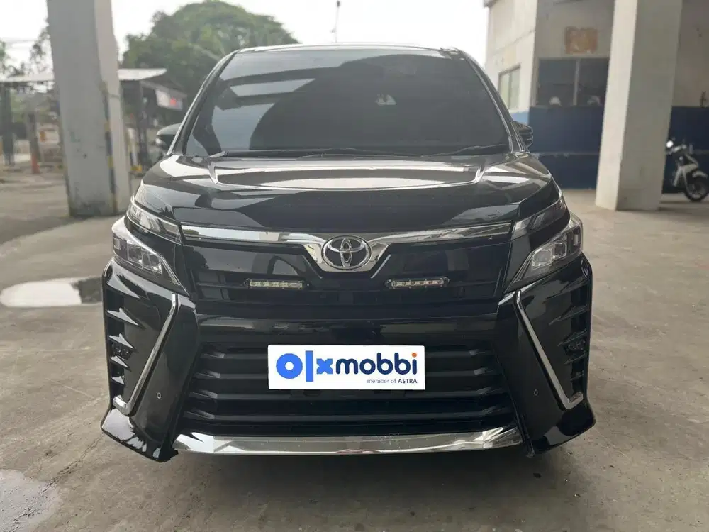 DP MURAH - Toyota Voxy 2.0 Bensin-AT 2018 Hitam