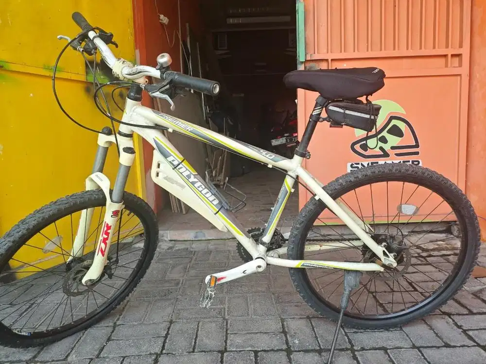 Sepeda Polygon Premier 4