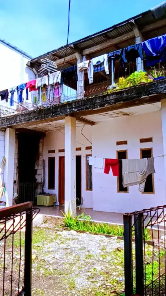 Di jual rumah dua lantai