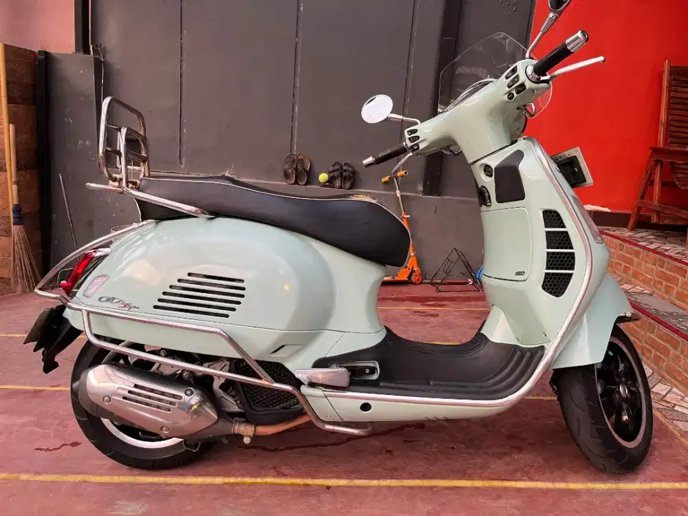 Piaggio GTS Vespa powered by love
