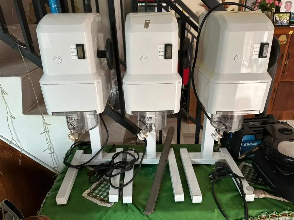 Mesin Serut Es (Snow Ice Shaver)