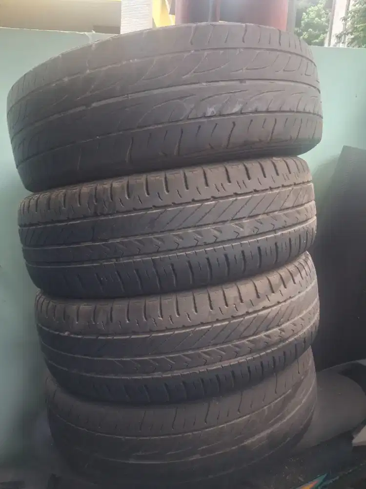 Dijual Ban Bekas Mobil R14