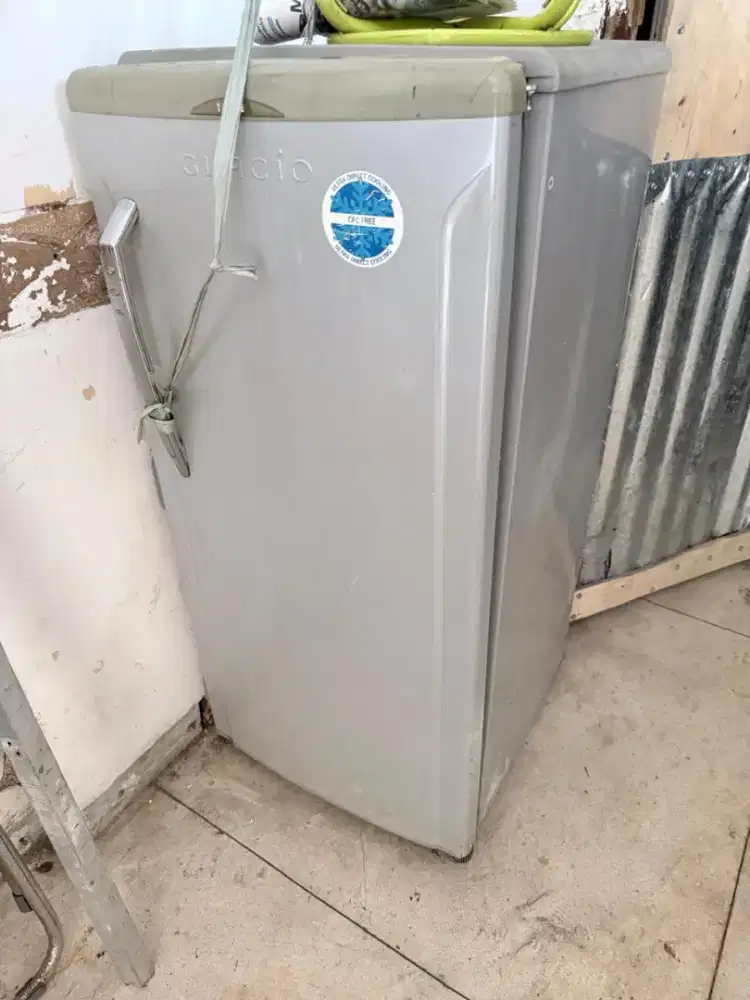 Menerima jual beli kulkas bekas borong atau satuan