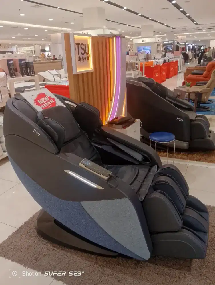 Itsu Dream Pro 3D+ Ai . Kursi pijat Teknologi manuver mendorong 7 Cm