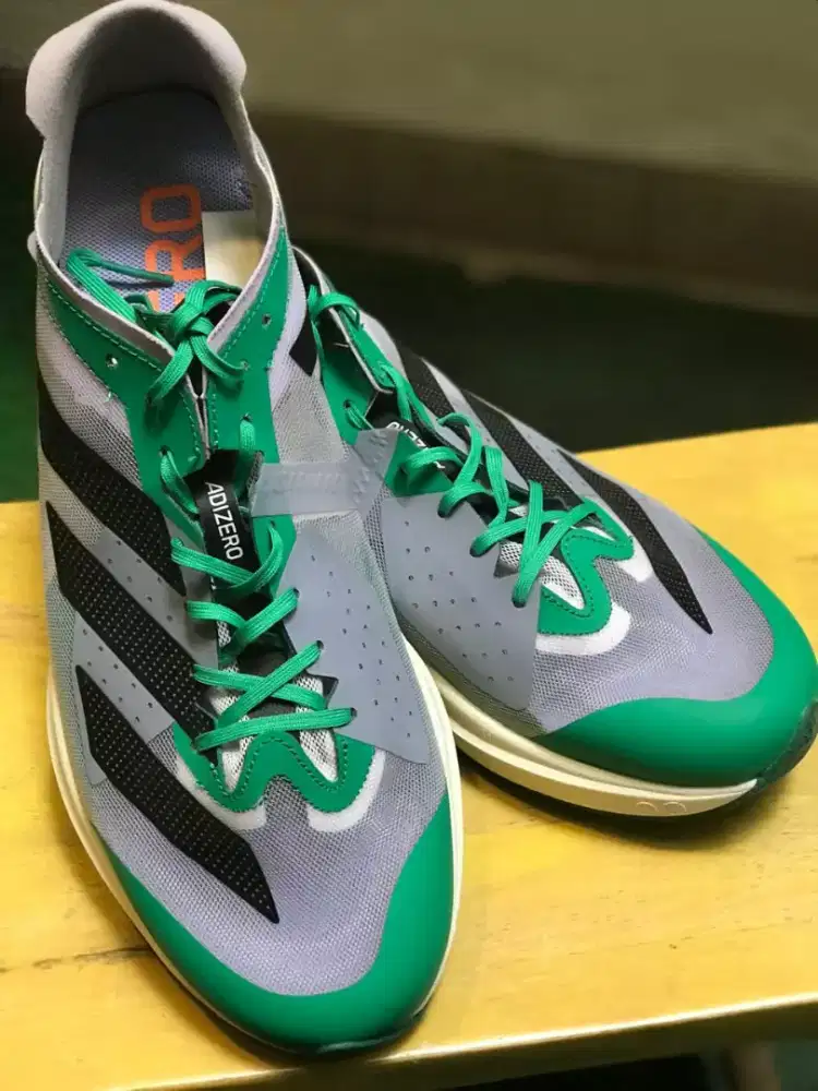 Sepatu adidas adizero