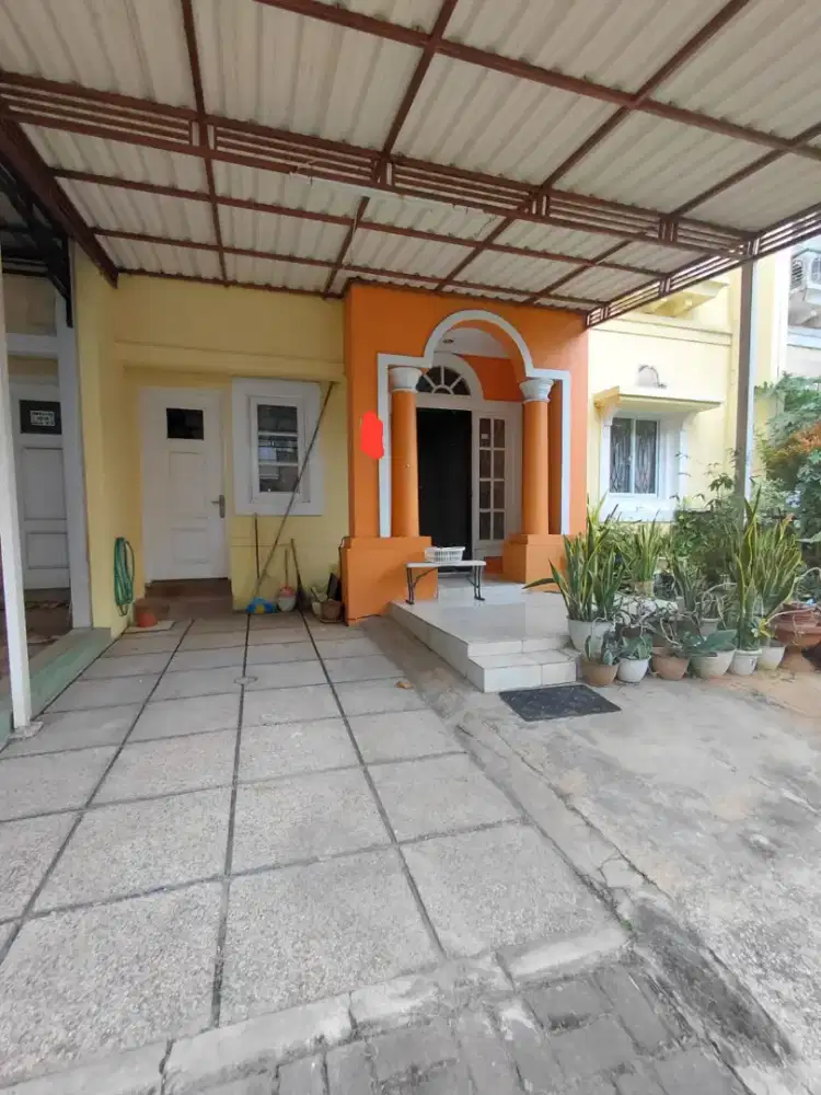 Jual cepat rumah clasic style 1,580 M nepis. Raffles Hills Cibubur