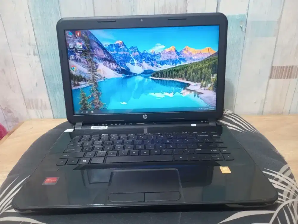HP 14 Notebook PC 
AMD E-2100  Radeon 1.0GHz 

Ram 4 Ssd 128