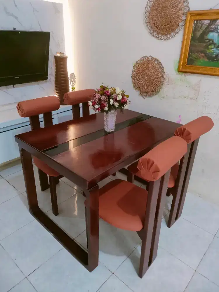 MEJA MAKAN CLASIC BARU JUAL RUGI KAYU SEMANTOK