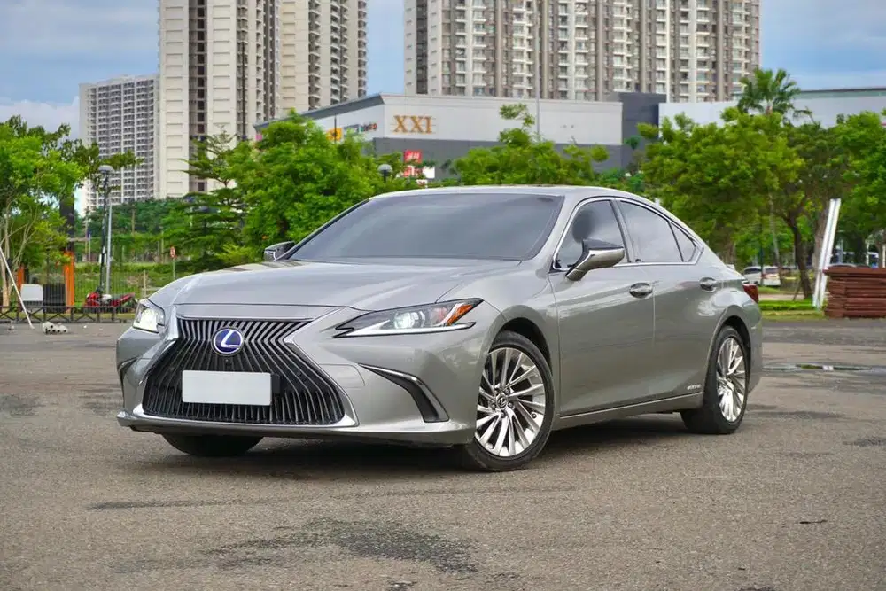 Lexus Es300h Ultra Luxury 2020 Silver Best Buy Awal Tahun