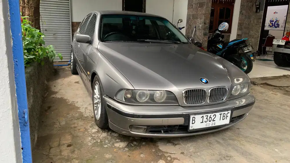 BMW 528i 2000 Bensin