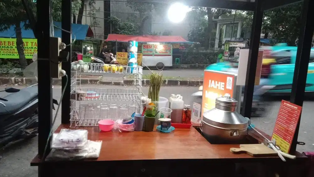 JUALAN JAHE MERAH DI PINGGIR JALAN
