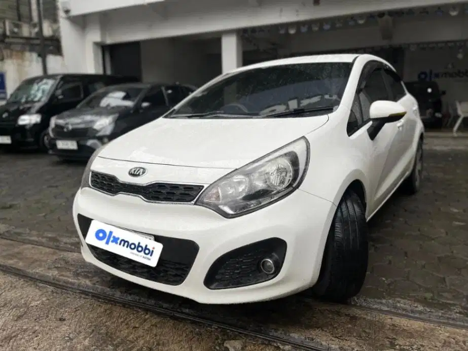 Pajak Panjang - KIA RIO 1.4 BENSIN M/T 2014 PUTIH