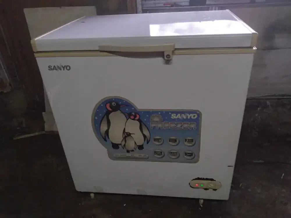 Jual fliser box merk sanyo kapasitas 200L normal