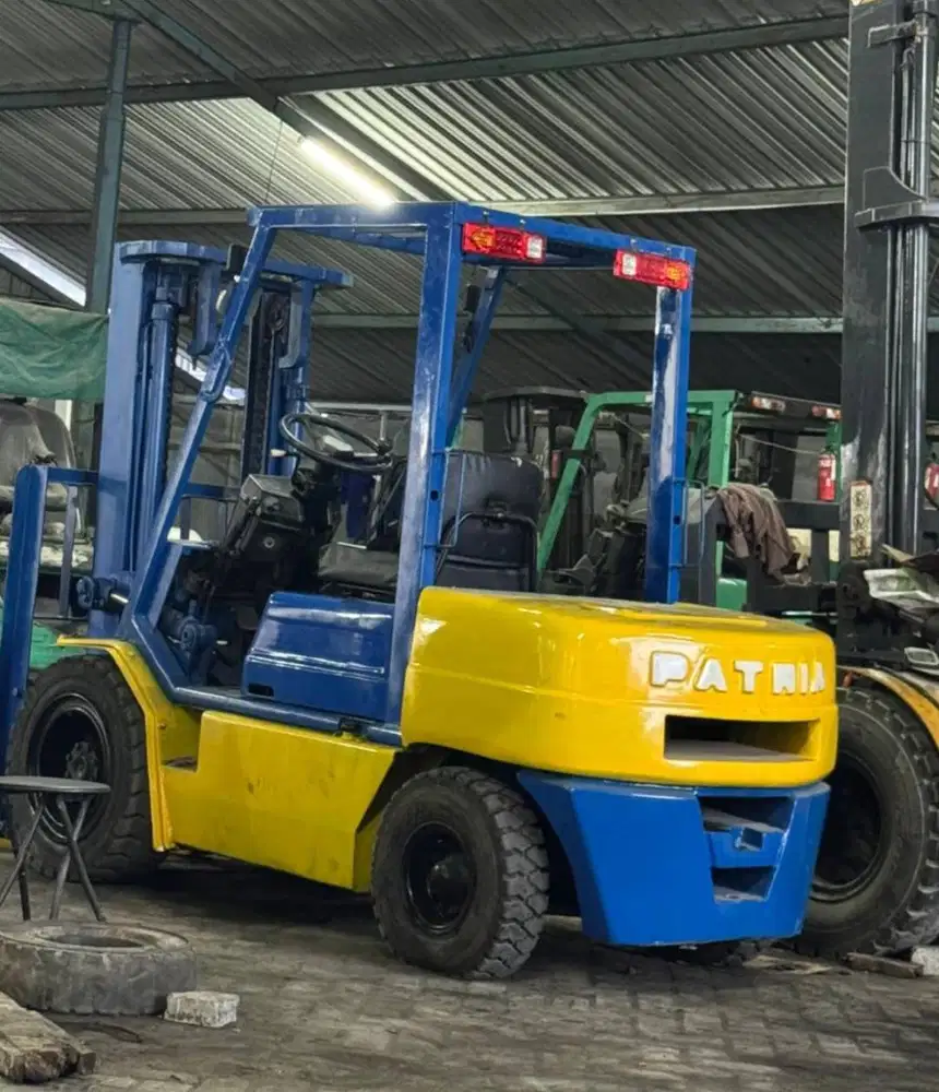KOMATSU PATRIA 3 TON C240 ISUZU HARGA TERJANGKAU