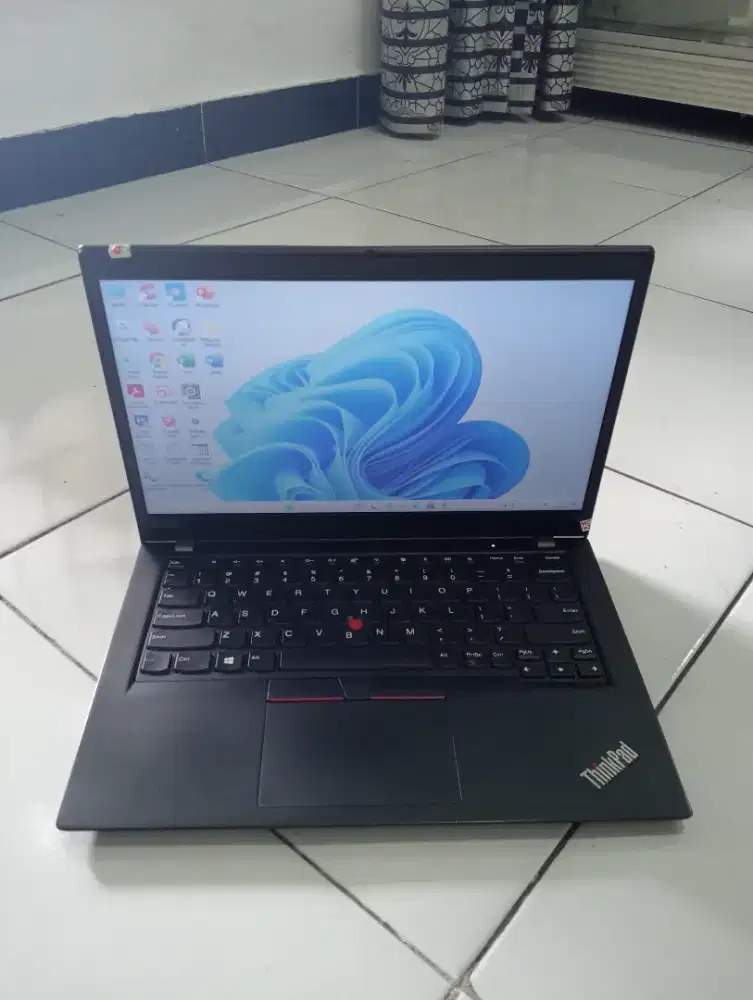 Lenovo ThinkPad Core-i5 ram 8gb ssd 256gb Slim no minus cek di tempat