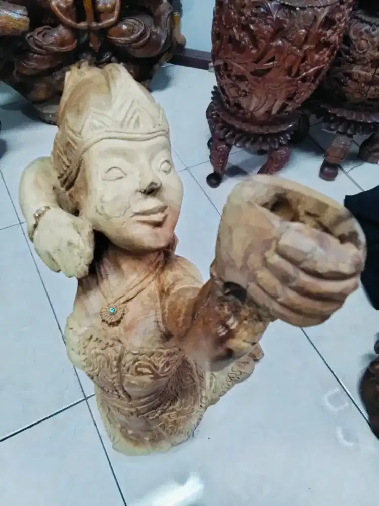 Jagrak Keris Wanita Bali bahan Kayu Jati Unik di Jakarta