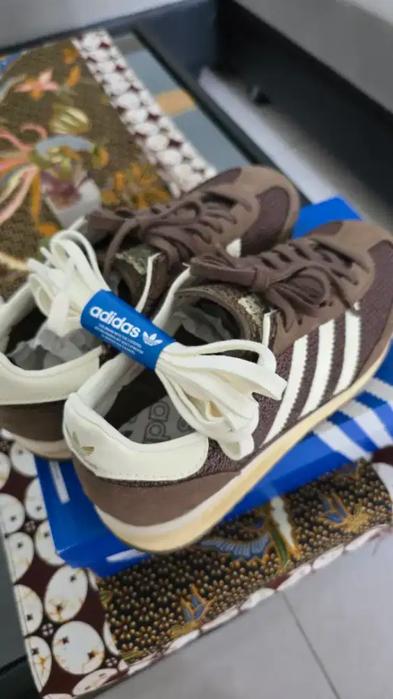 Sepatu adidas SL 72 RS