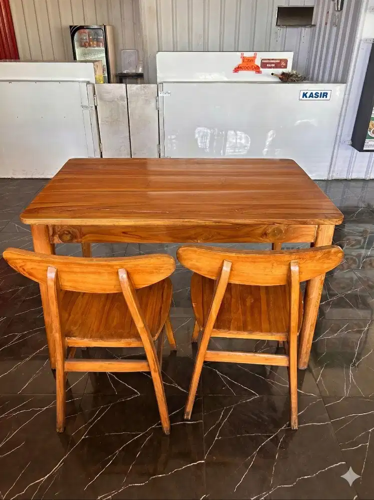Dijual 1 Set Meja Makan Kayu Solid Bekas - Tinggal 1 Meja + 2 Kursi