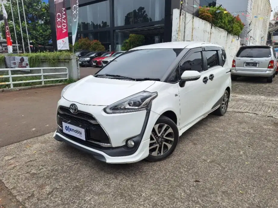 DP MURAH Toyota Sienta 1.5 Q Bensin-AT 2017 Orange CEYFB