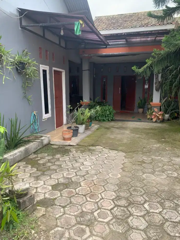 Dijual cepat rumah + 2 toko