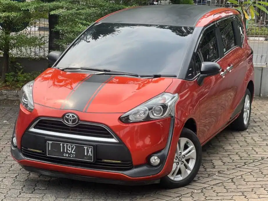 Pajak Panjang - Toyota Sienta 1.5 G Bensin-MT 2017 Orange