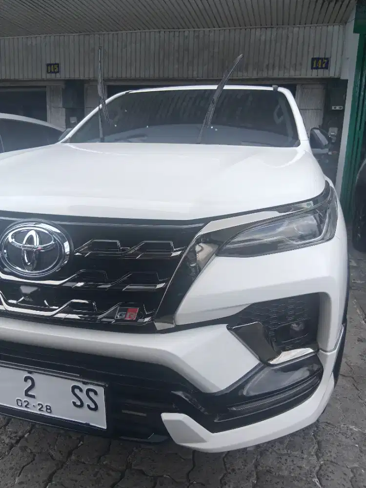Fortuner 2023 GR A/T Putih