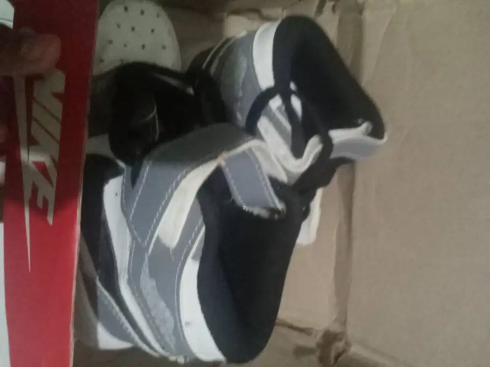 merek Nike,model nya bagus, umurnya bayi,jeni bisa cowo bisa cewek