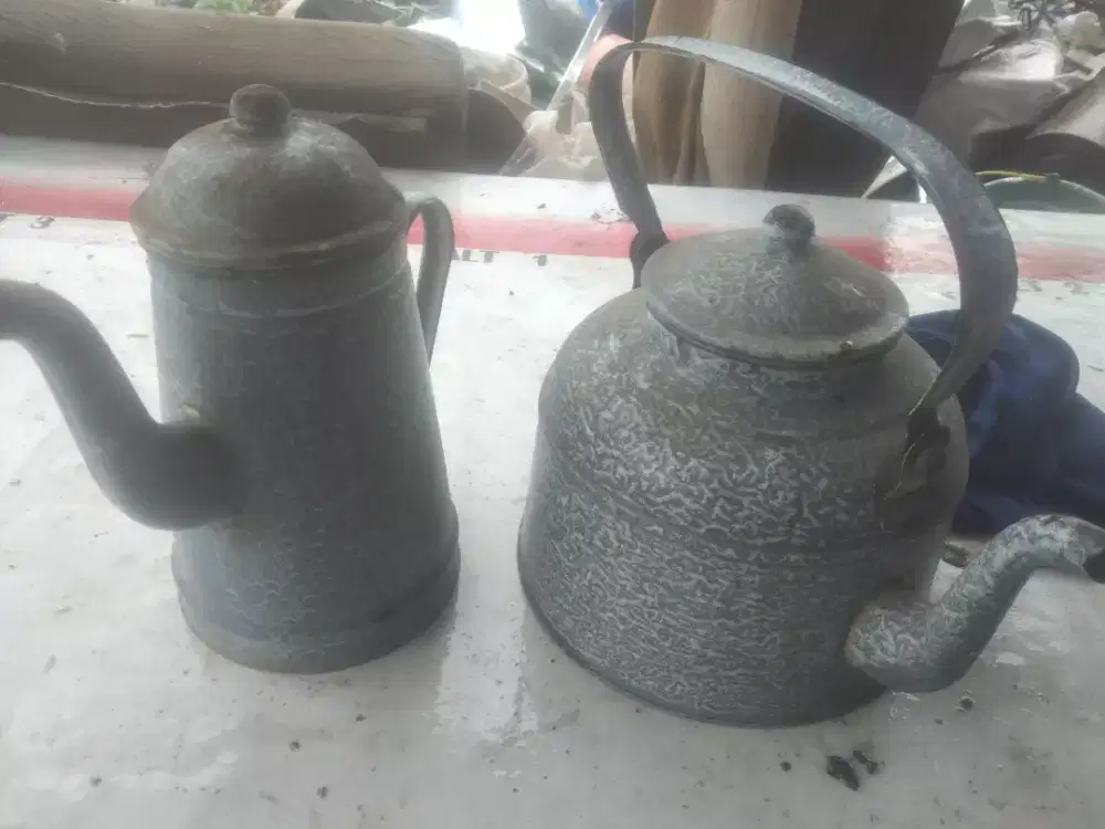 Barang antik teko air