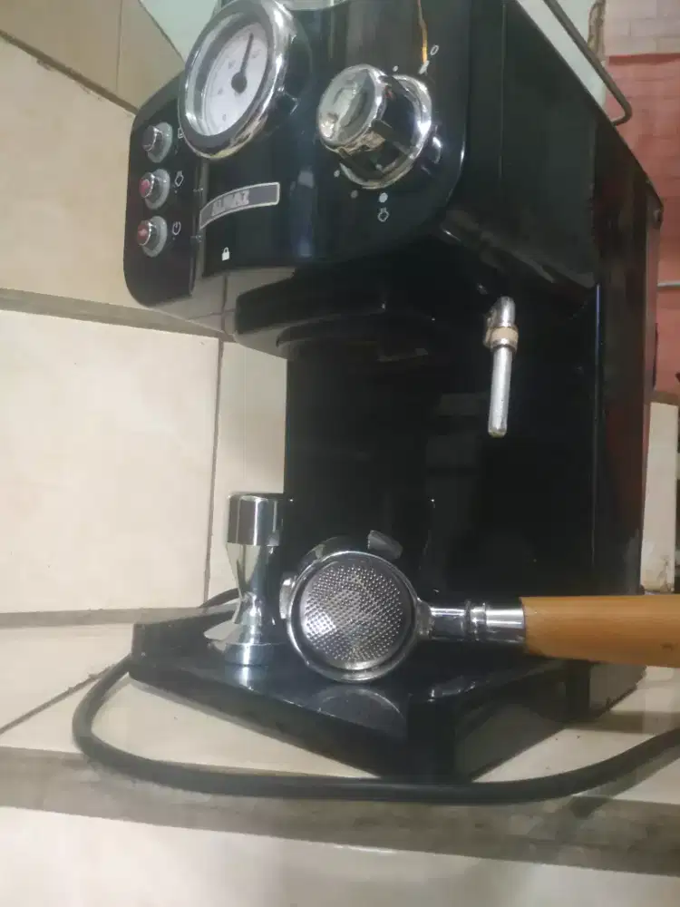 Mesin kopi espresso merek almaz siap ngopi