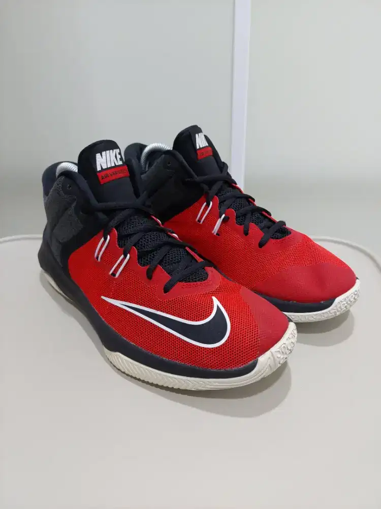 Sepatu Basket Nike Air Versatile 2 - size 42