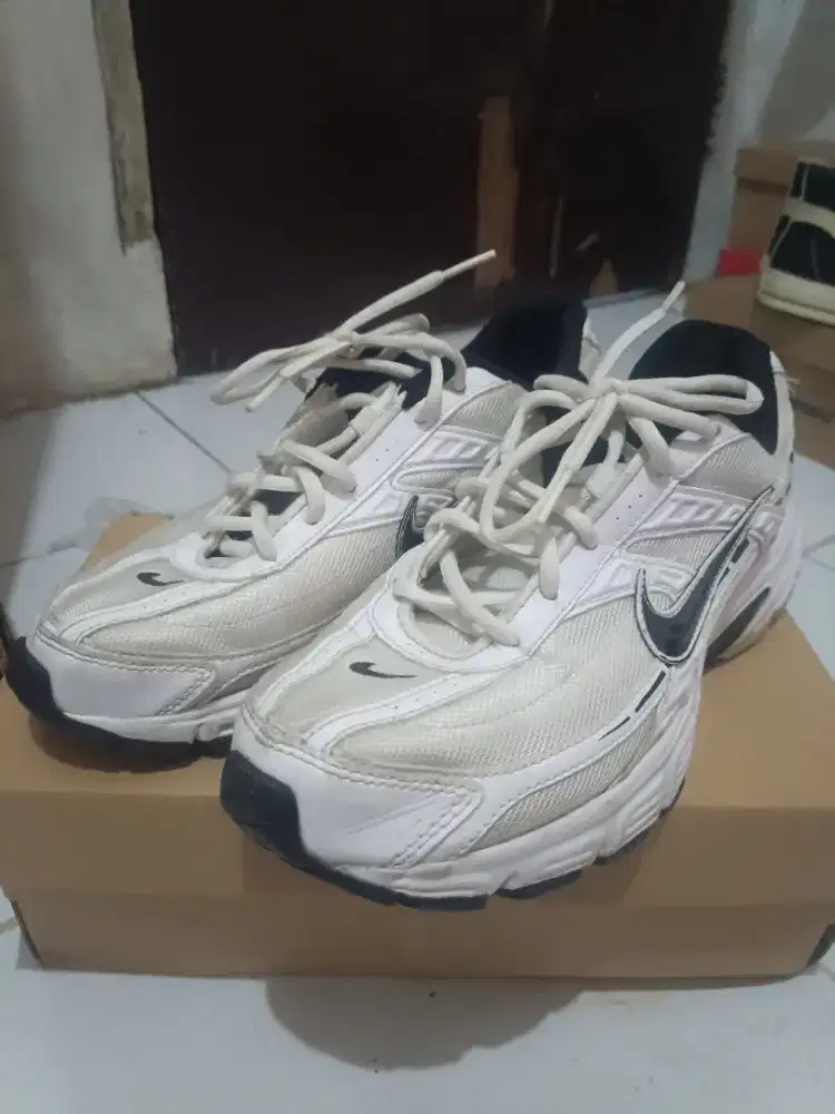 Nike initiator sz 42