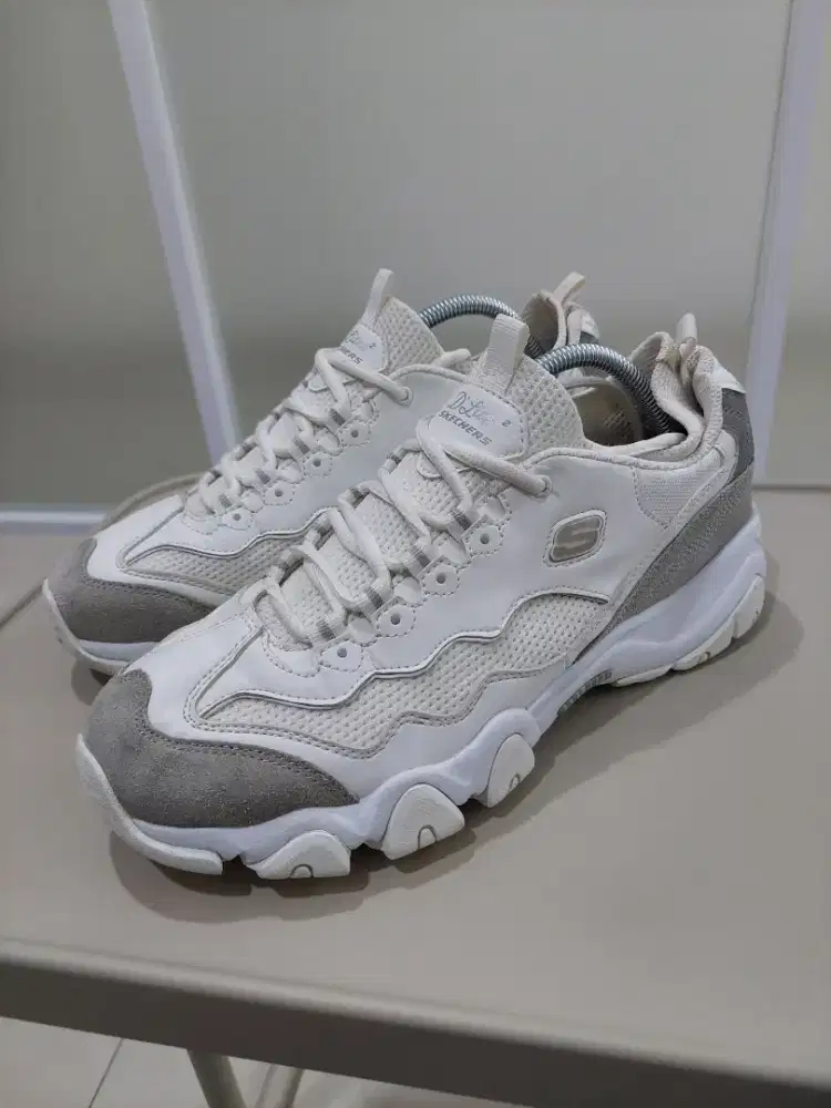 Sepatu Skechers D'Lites Retro - size 42