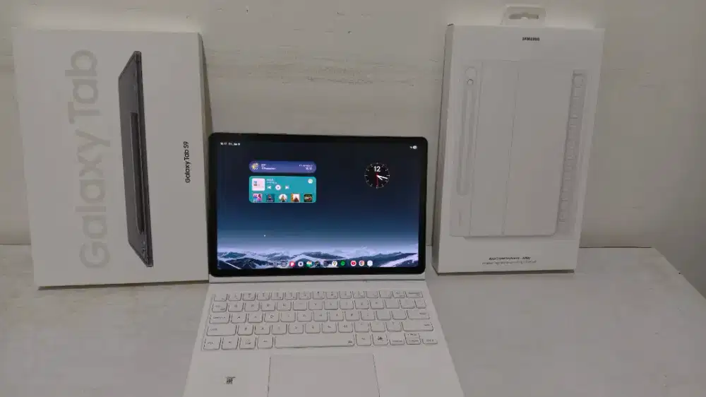 Samsung Galaxy Tab S9 Wifi dan Keyboard Trackpad Cover