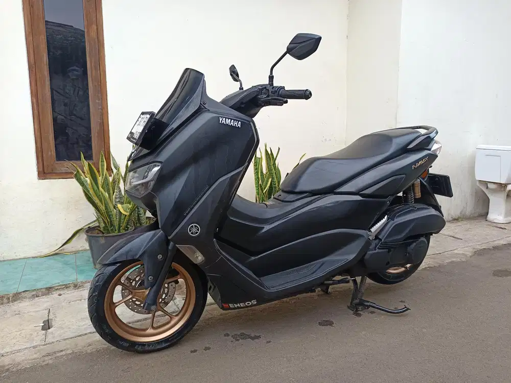 Di jual cepat nmax new 2022 kyles siap pakai