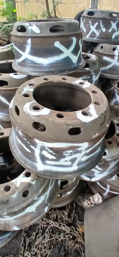 Velg Truk Ex Container Bekas Borongan 20 Buah