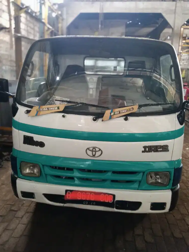 Toyota Dyna Rino Tahun,2003 Putih