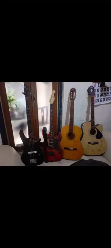 Gitar Akustik, gitar listrik, bass