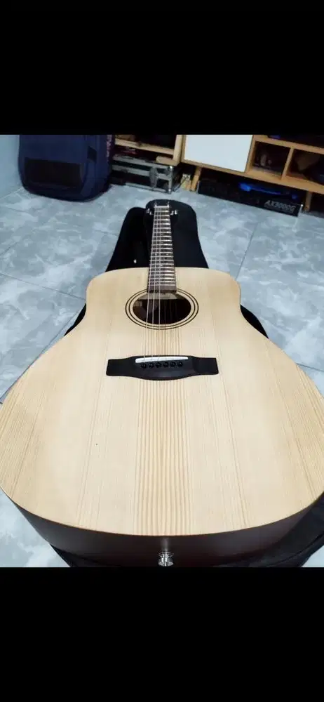 Gitar akustik YAMAHA F400