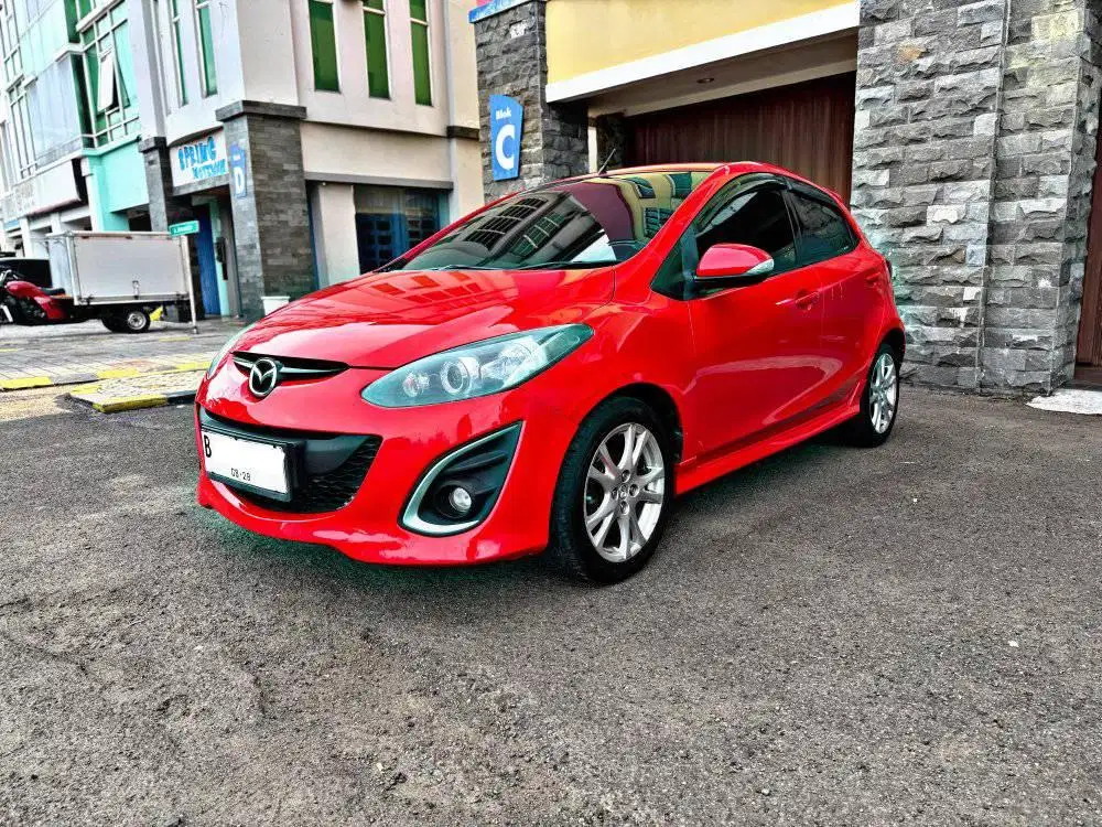 Mazda 2 RZ AT 2013