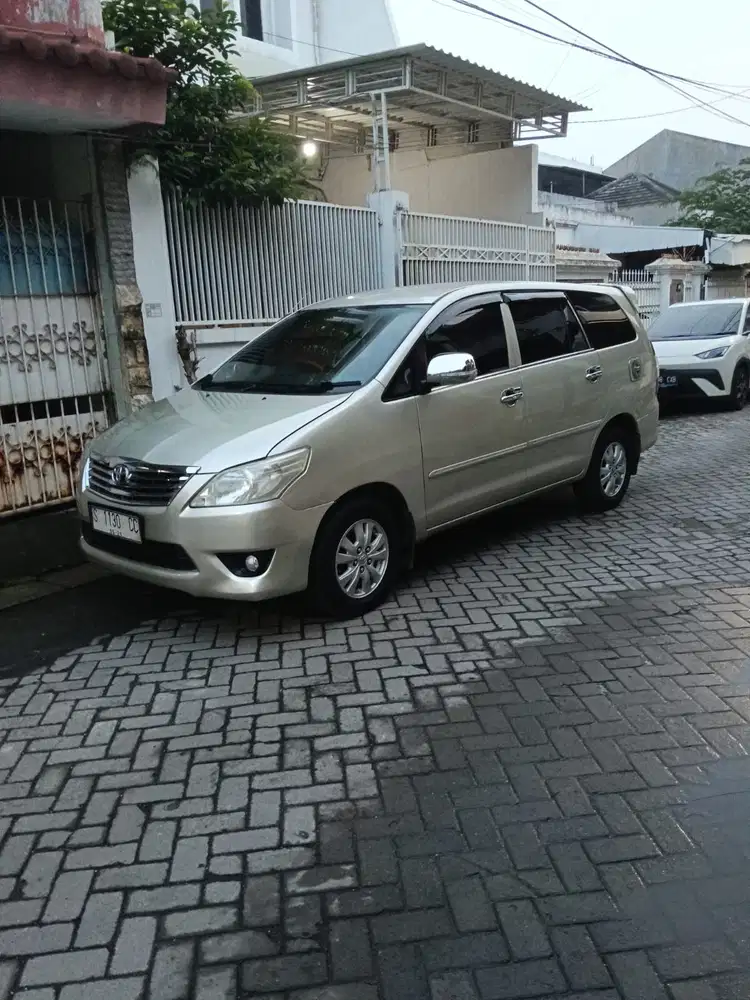 Toyota Kijang Innova 2012 Bensin