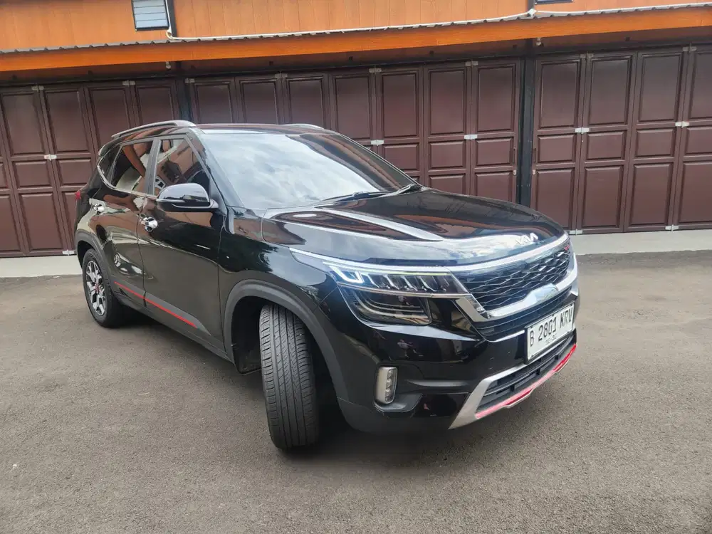 Kia Seltos 2023 GT Line Hitam Merah (Like New) Pemakai Pribadi