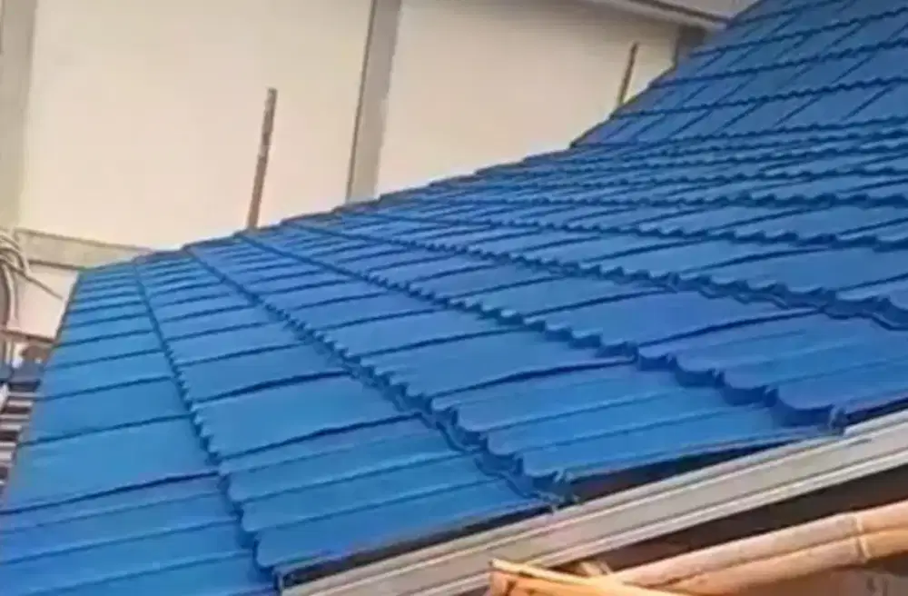 TukanG atap bocoR.talng air