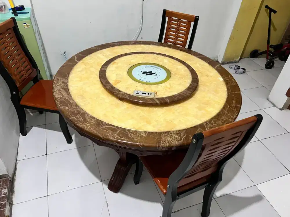 Di jual cepat meja makan mamer giok dan ada pemanas makanan