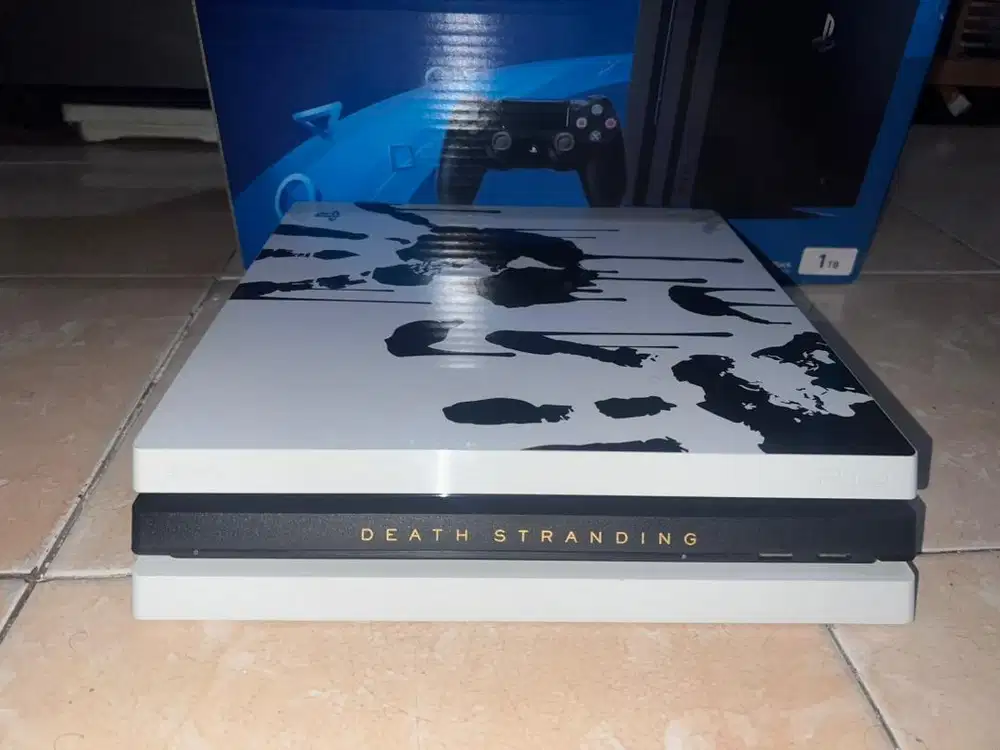 PS4 Pro Limited Edition 1TB NO GAME