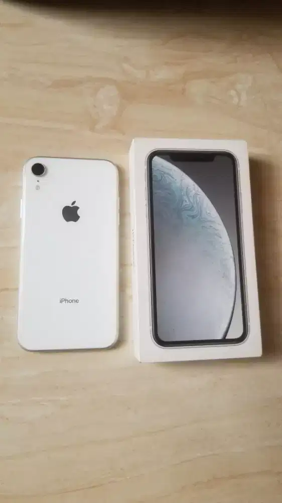 iPhone xr white 128gb fullset ibox tangan 1