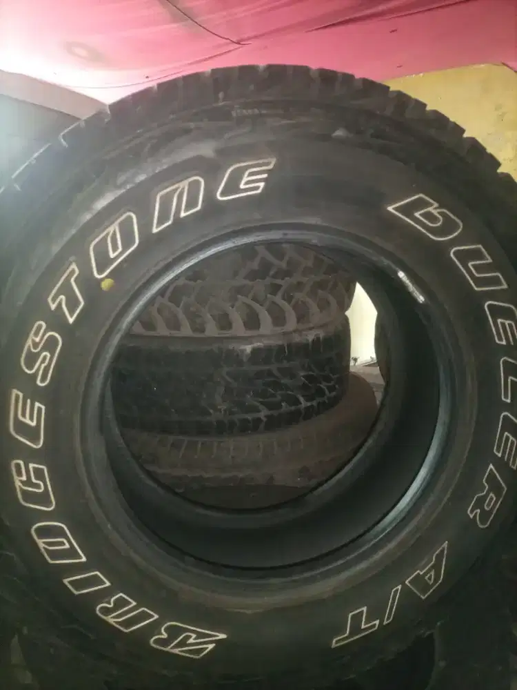 Ban Bridgestone 235/70/15