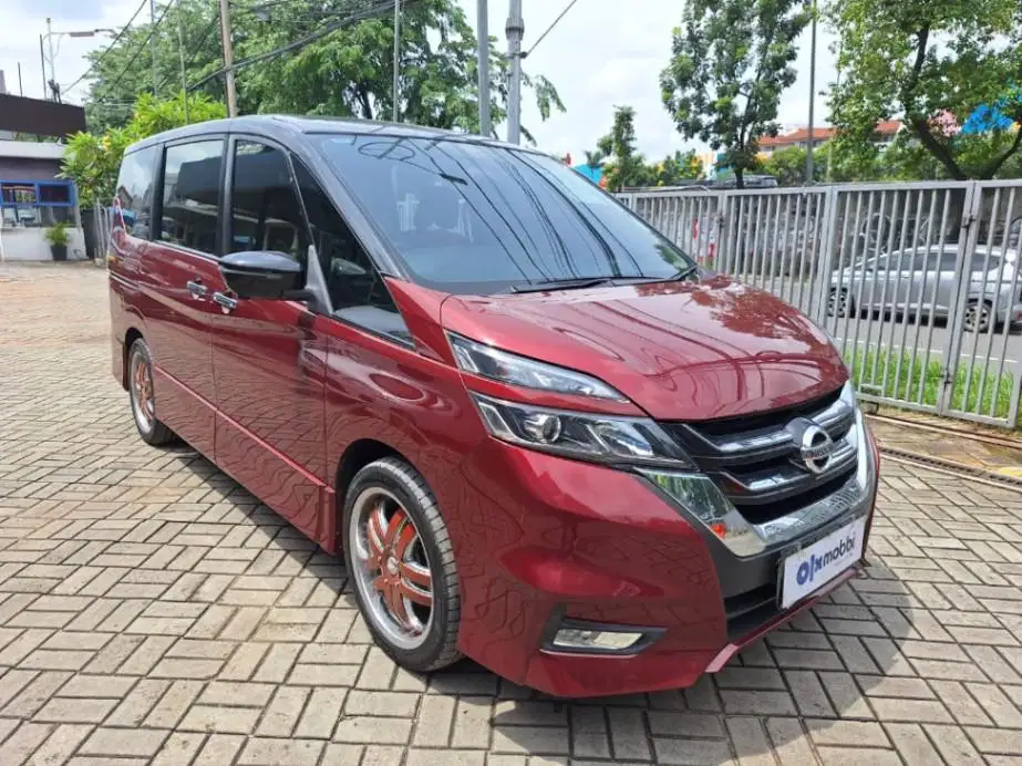 LOW DP Nissan Serena 2.0 Highway Star Bensin-AT 2019 SIZ